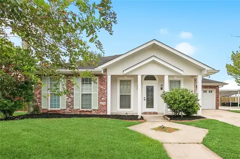 2817 Meadow Dr, Violet, LA 70092