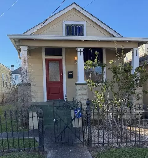 526 Bellecastle St, New Orleans, LA 70115