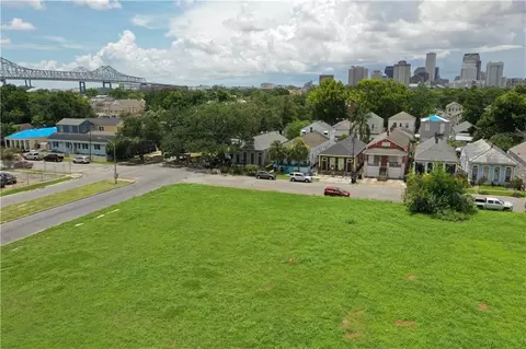611 Thayer St, New Orleans, LA 70114