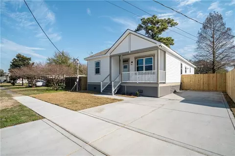 2917 Palmetto St, Chalmette, LA 70043
