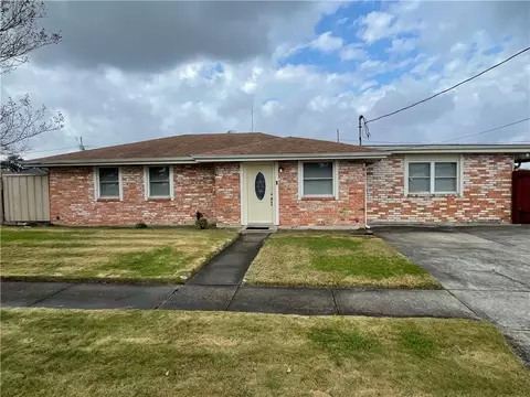 3504 Volpe Dr, Chalmette, LA 70043