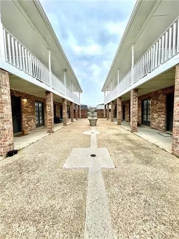 58 Carriage Ln #ABCD, Destrehan, LA 70047