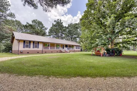 57 Thompson Ln, Carriere, MS 39426