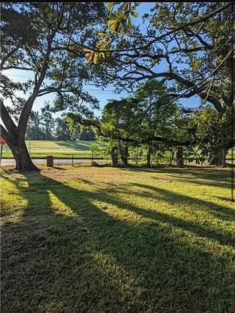 19 Research Dr, Harahan, LA 70123