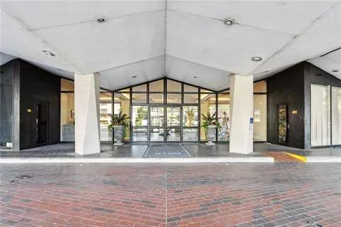2100 St Charles Ave #5C, New Orleans, LA 70130