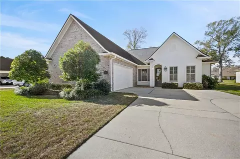 23399 Noble Oak Dr, Springfield, LA 70462