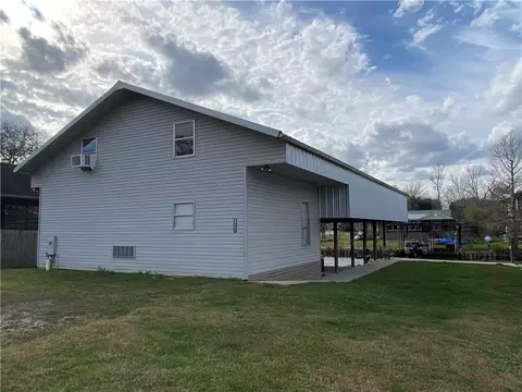 20657 Swamp Dr, Springfield, LA 70462