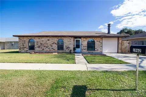 1962 Longwood Ct, Laplace, LA 70068