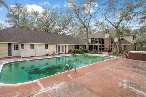 Exterior - 308 Hawk Dr, Slidell, LA 70461 photo 7 of 9