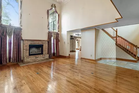 Living - 308 Hawk Dr, Slidell, LA 70461 photo 2 of 9