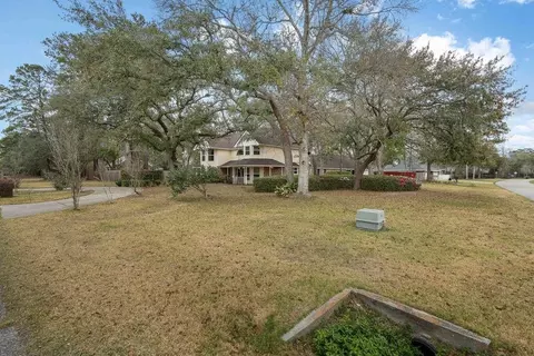 Exterior - 308 Hawk Dr, Slidell, LA 70461 photo 2 of 9