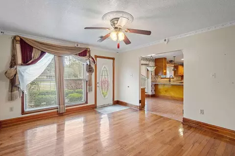 Living - 308 Hawk Dr, Slidell, LA 70461 photo 5 of 9