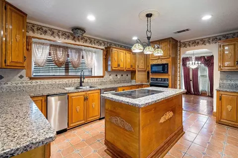 Kitchen - 308 Hawk Dr, Slidell, LA 70461 photo 2 of 4