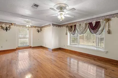 Living - 308 Hawk Dr, Slidell, LA 70461 photo 8 of 9