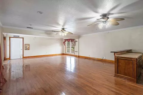 Living - 308 Hawk Dr, Slidell, LA 70461 photo 7 of 9