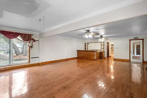 Living - 308 Hawk Dr, Slidell, LA 70461 photo 6 of 9