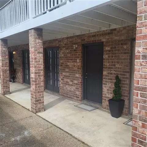 56 Carriage Ln #B, Destrehan, LA 70047