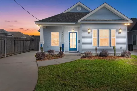 693 Saint George Ave, Jefferson, LA 70121