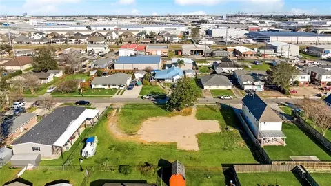 668 Oak Ave, Harahan, LA 70123