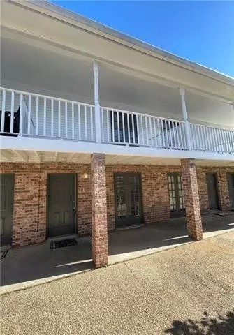 58 Carriage Ln, Destrehan, LA 70047