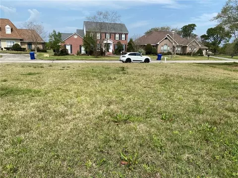 7 Laquinta Dr, Slidell, LA 70458