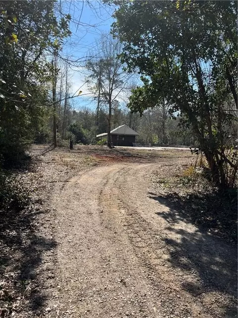 17806 Lane Rd, Bogalusa, LA 70427