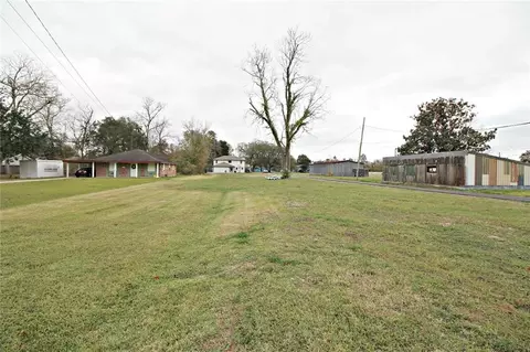 102 Oak Alley Ct, Belle Chasse, LA 70037