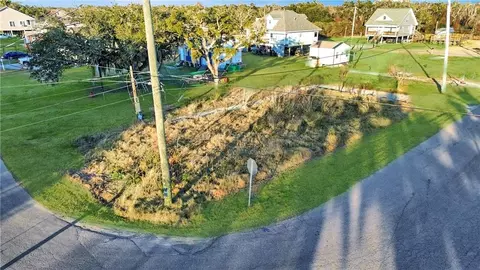 5166 Kenal Rd, Lafitte, LA 70067