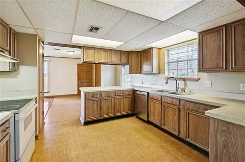 Kitchen - 3 E Levert Dr, Luling, LA 70070 photo 1 of 2