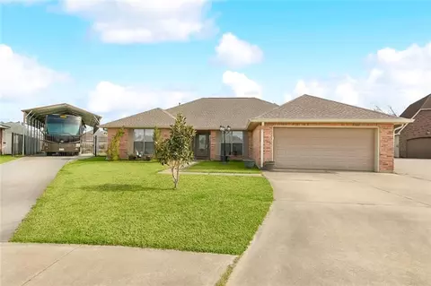 102 Union Dr, Hahnville, LA 70057
