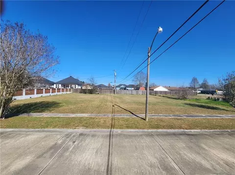 209 Genet Dr, Arabi, LA 70032