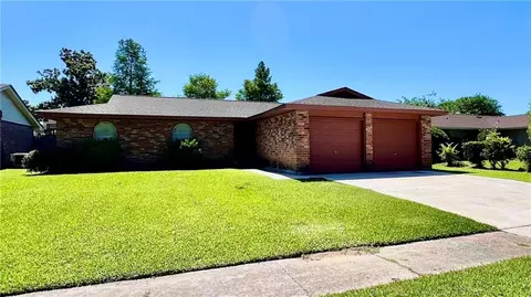 1720 Greenwood Dr, Laplace, LA 70068