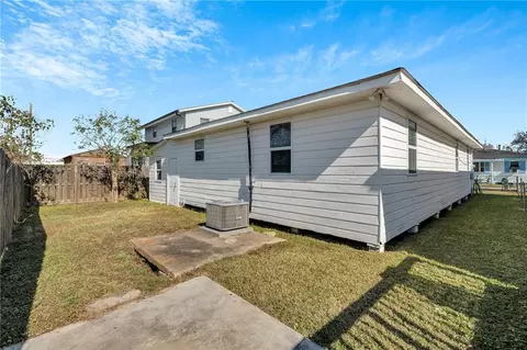 Exterior - 112 Evans St, Boutte, LA 70039 photo 4 of 5