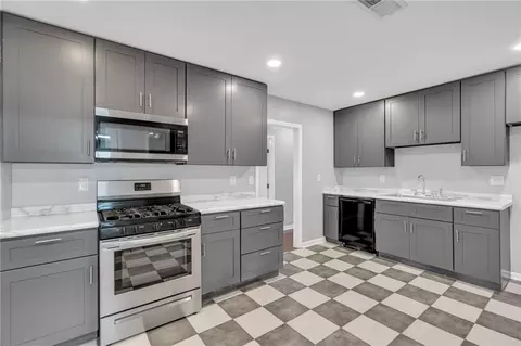 Kitchen - 112 Evans St, Boutte, LA 70039 photo 2 of 2