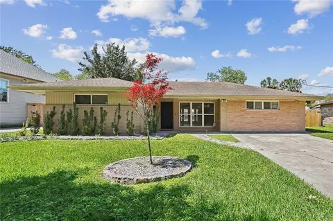 6034 Chamberlain Dr, New Orleans, LA 70122
