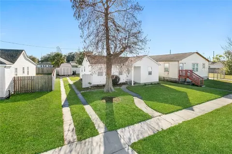 9 Carroll Dr, Chalmette, LA 70043