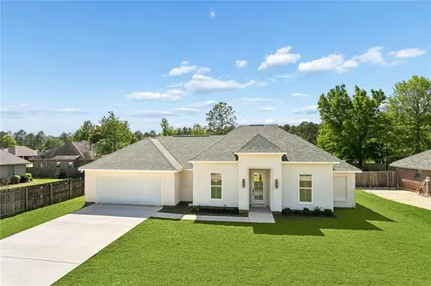 450 Autumn Wind Ln, Mandeville, LA 70471