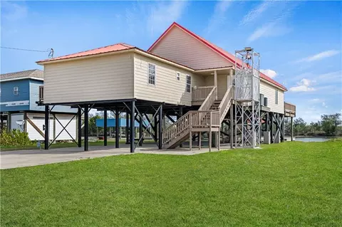 7323 Breakwater Dr, Chauvin, LA 70344