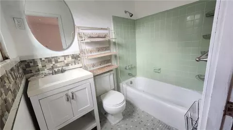 Bath - 260 Mockingbird Ln, Slidell, LA 70458 photo 1 of 3