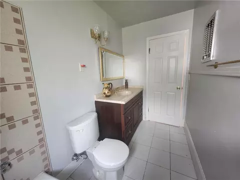 Bath - 260 Mockingbird Ln, Slidell, LA 70458 photo 2 of 3