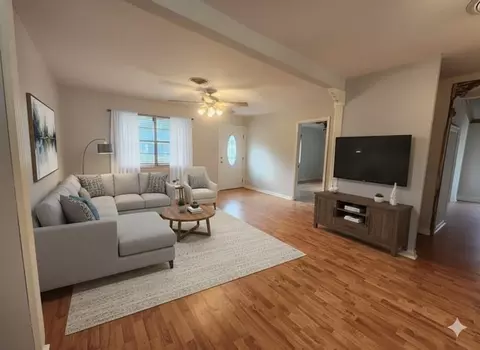 Living - 260 Mockingbird Ln, Slidell, LA 70458 photo 1 of 2