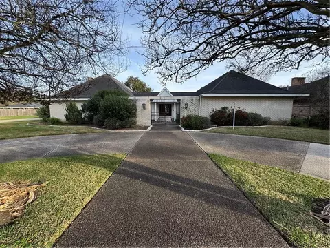 401 Schlief Dr, Belle Chasse, LA 70037