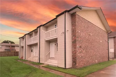 717 Woodland Dr, Laplace, LA 70068