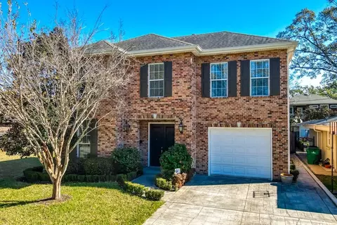 549 Brockenbraugh Ct, Metairie, LA 70005