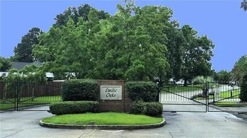 2005 Emilie Oaks Dr, Meraux, LA 70075