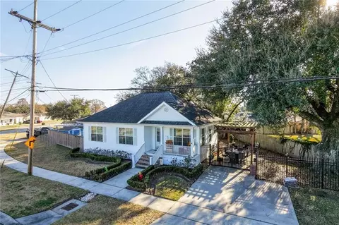 22 Creagan Ave, Gretna, LA 70053