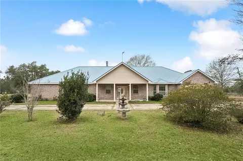 Exterior - 220 Warrior Trce, Covington, LA 70435 photo 3 of 4
