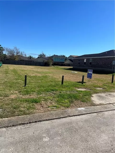 1317 Angus Dr, Harvey, LA 70058