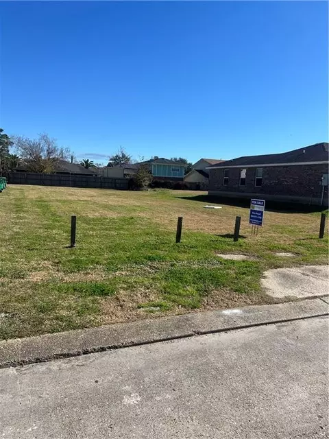 1317 Angus Dr, Harvey, LA 70058