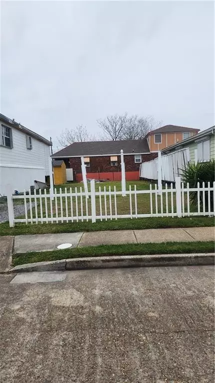 1906 Piety St, New Orleans, LA 70112